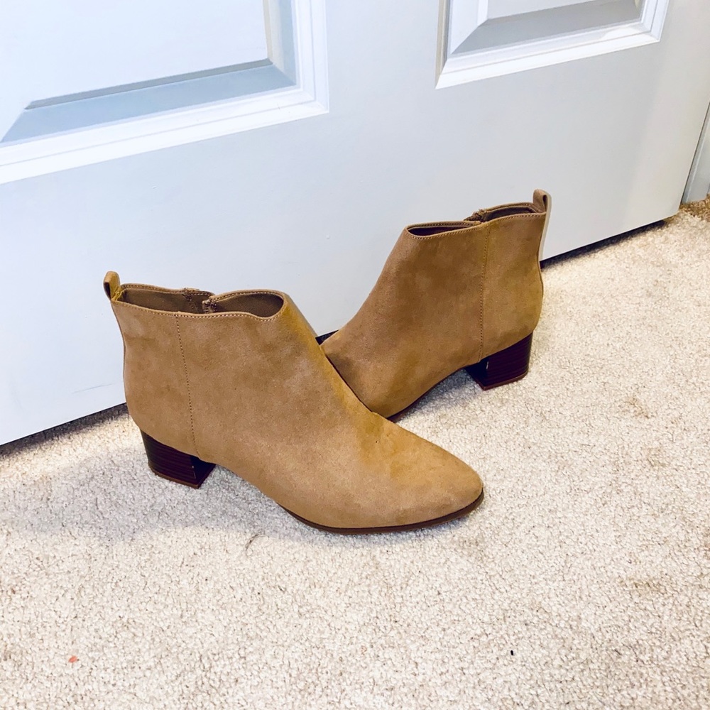 Old Navy tan booties